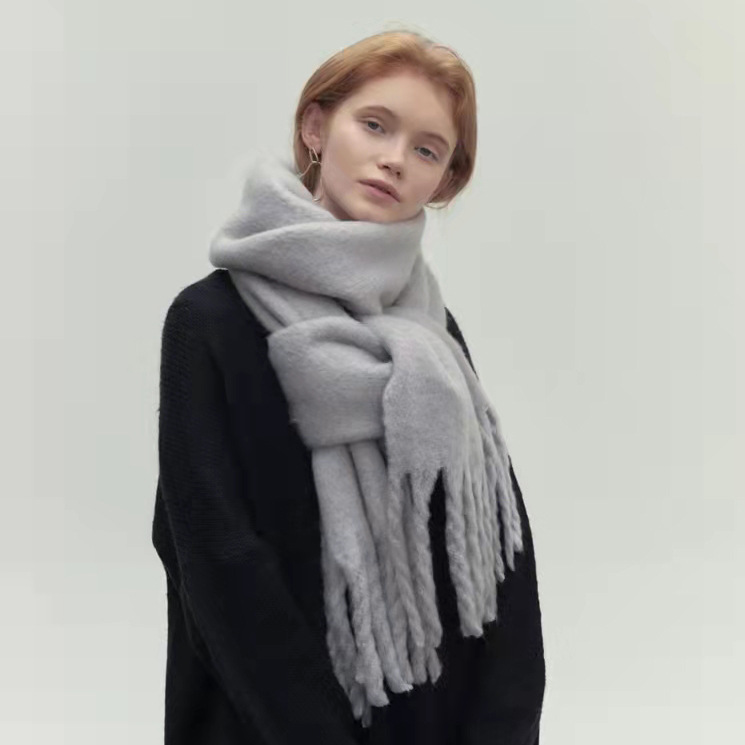 Ella | Elegant Women’s Scarf with Stylish Tassels